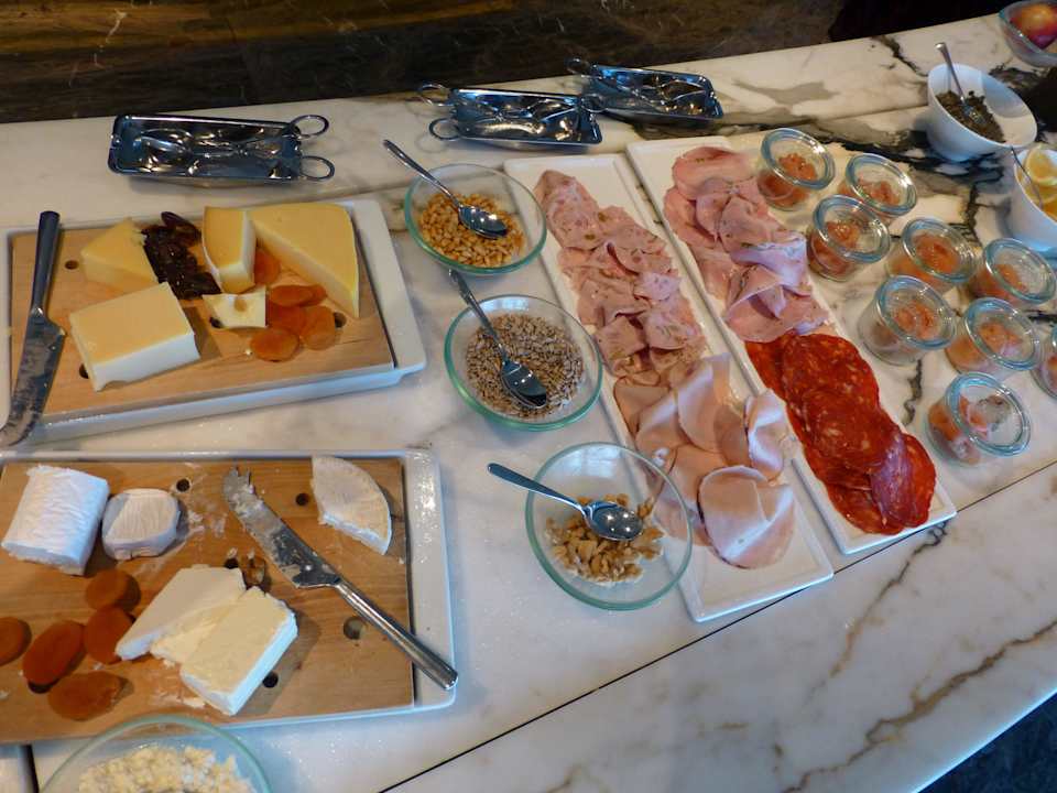 Büffet im Ritz-Carlton Club  Hotel The Ritz-Carlton Hongkong