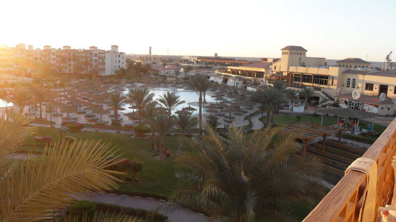 Sicht vom 6000er Block zum Haupthaus Pickalbatros Dana Beach Resort - Hurghada