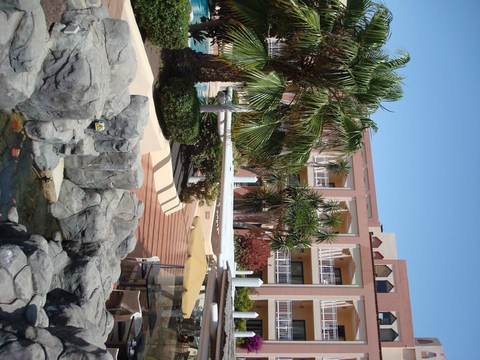 Rechts Poolrestaurant. H10 Playa Esmeralda - Adults only
