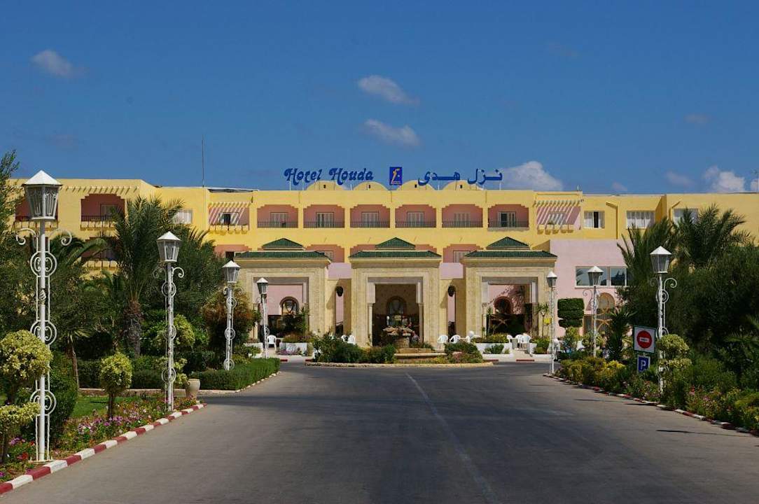 Hoteleinfahrt bei Tag Houda Golf & Beach Club