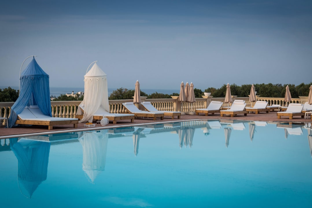 Swimming pool Notos Heights Hotel & Suites