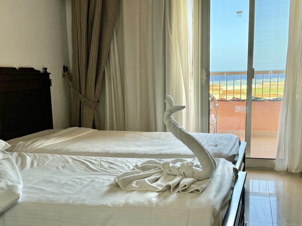 Zimmer Three Corners Happy Life Beach Resort