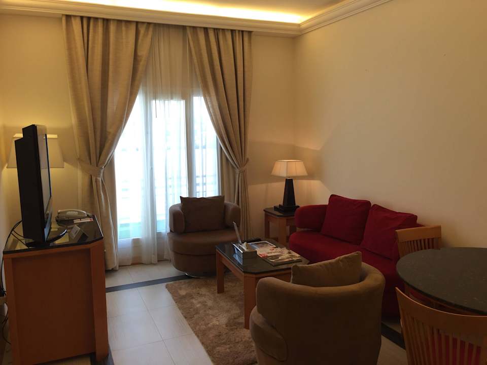 Wohnraum RAMADA Qurum Beach  Hotel