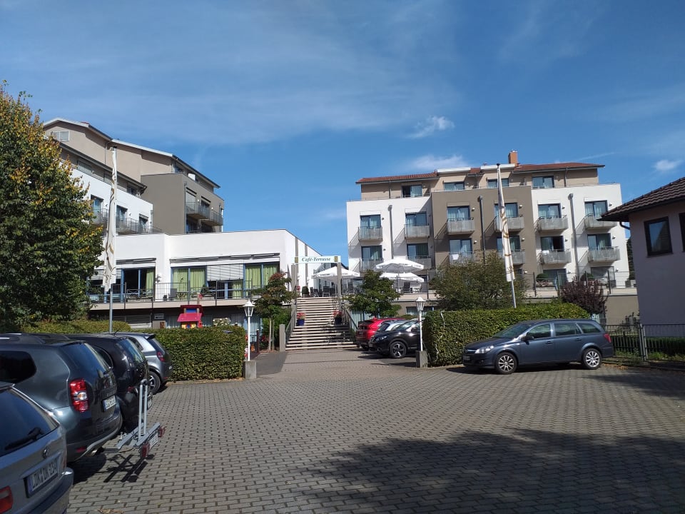 "Hotelparkplatz mit Blick" Posthotel Rotenburg (Rotenburg an der Fulda) • HolidayCheck