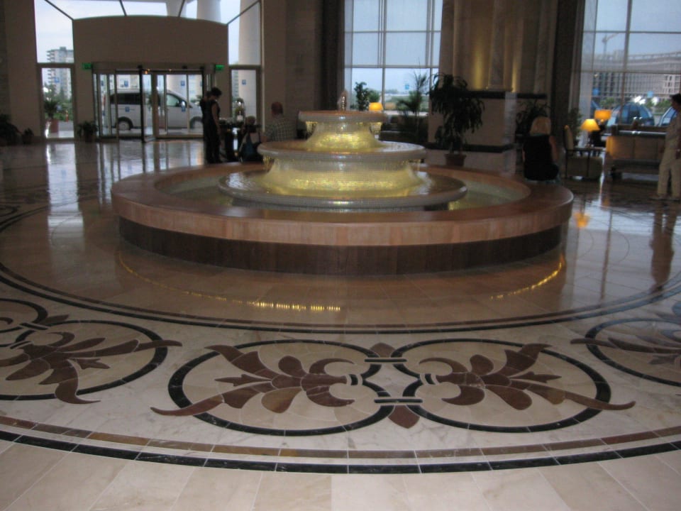 Toller Brunnen in der Lobby Melas Lara Hotel