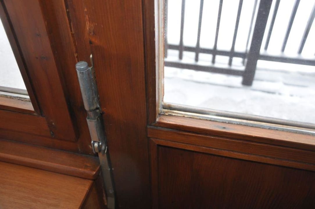 Holz splittert bereits ab Hotel BS-Ötscher