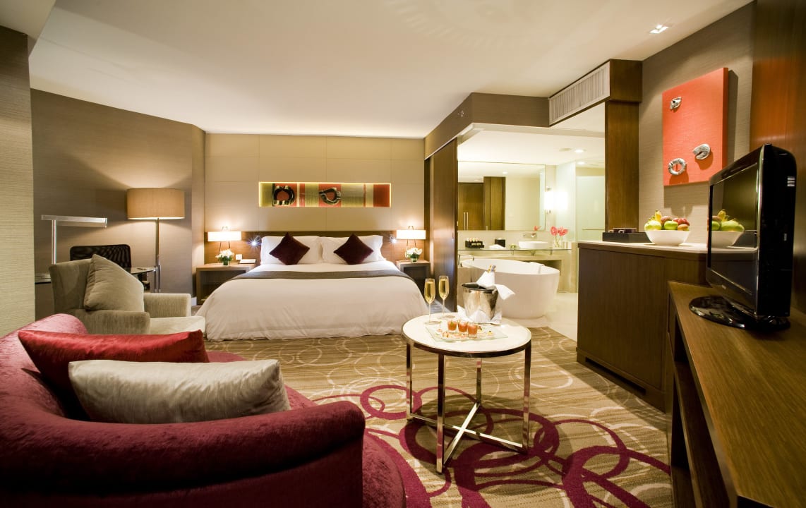 Deluxe Suite Centara Grand at Central Plaza Ladprao Bangkok