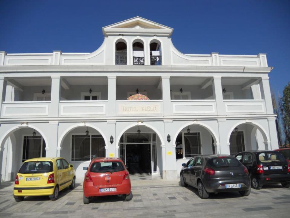 Przed wejściem Hotel Klelia