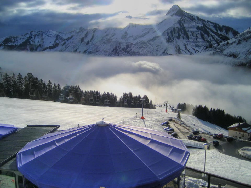 Blick vom Balkon mit der 'Lila Pause' Hotel Alpenstern