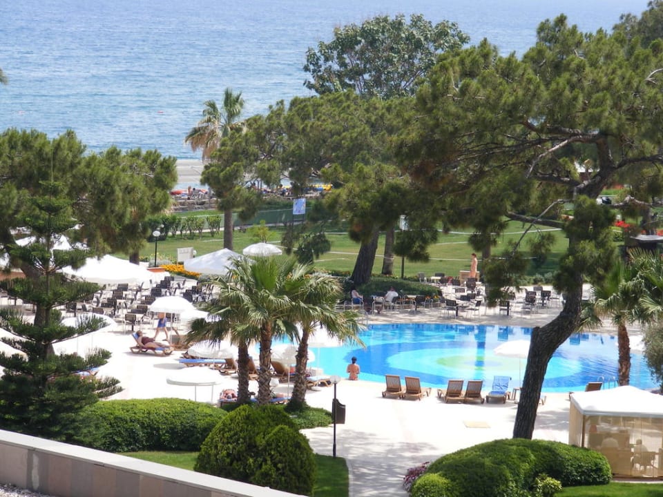 Schöne Pool und Gartenanlage Kilikya Palace Göynük