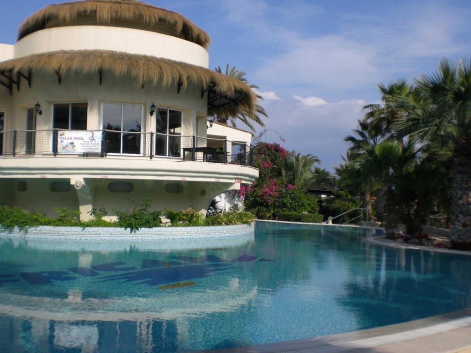 Relaxpool mit Spezialitätenrestaurant TUI MAGIC LIFE Africana