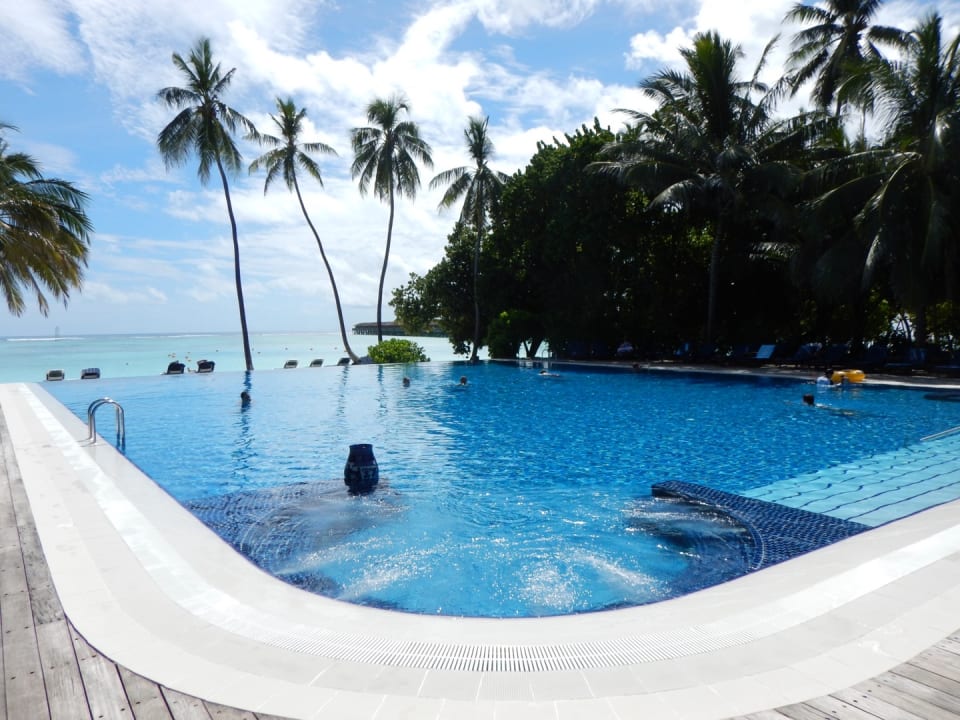 Pool Meeru Maldives Resort Island
