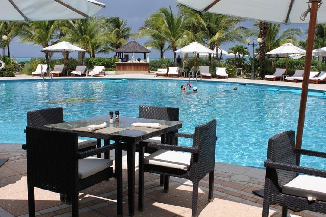Hotelpool von der Poolbar aus  Hotel Seven Stars Resort