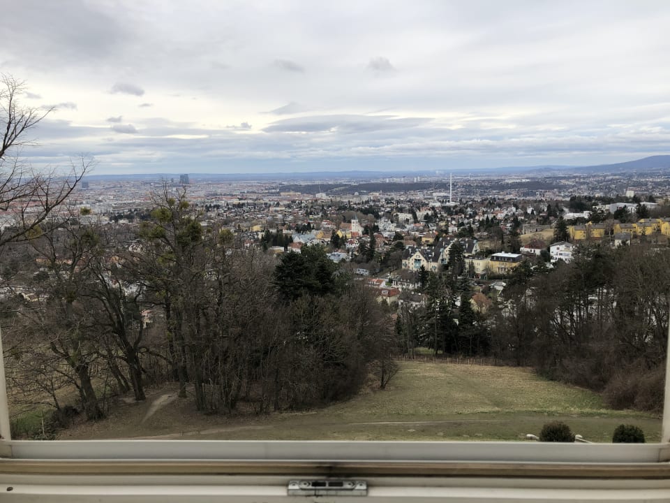 Ausblick Austria Trend Hotel Schloss Wilhelminenberg
