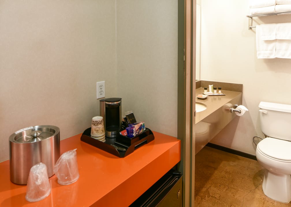 Zimmer The Tangerine -  a Burbank Hotel