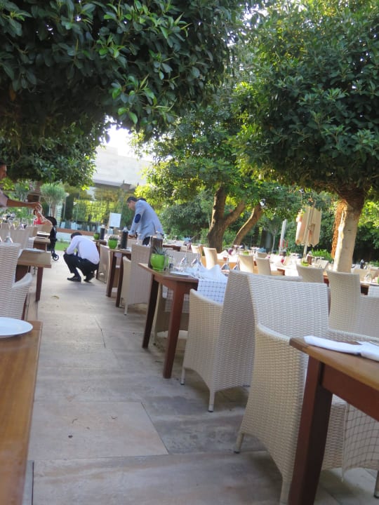 Aussenbereich vom Restaurant Gloria Serenity Resort