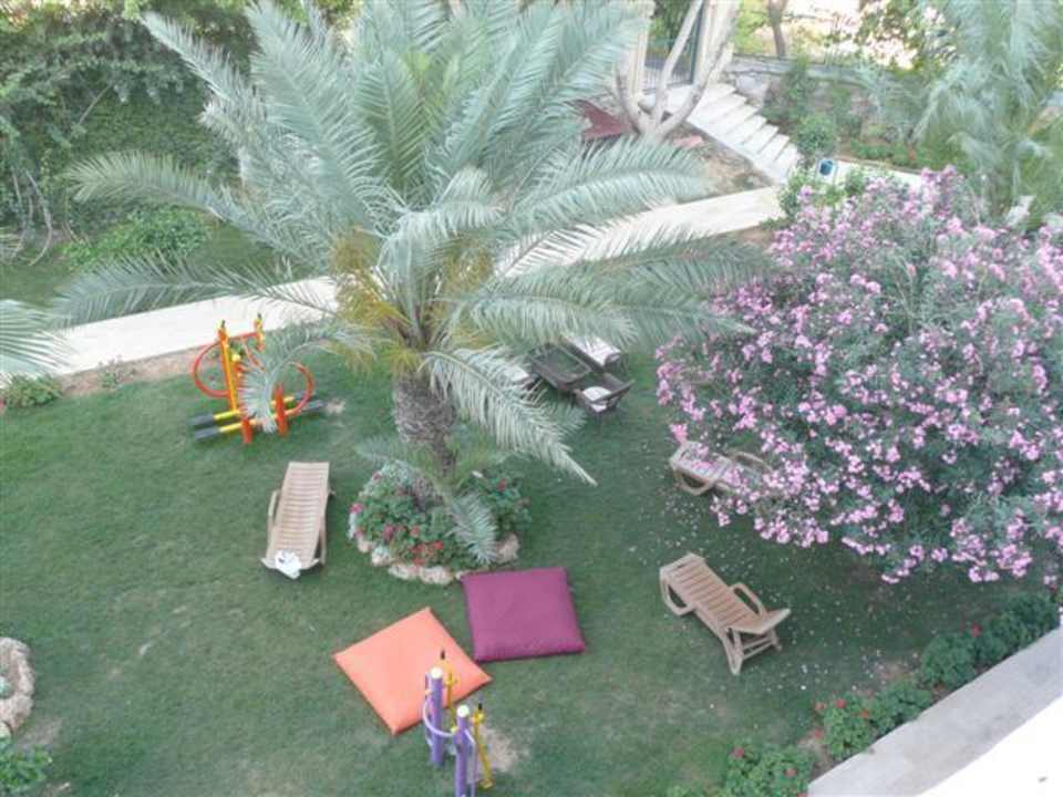 Ogród koło basenu Kırbıyık Resort Hotel - Alanya