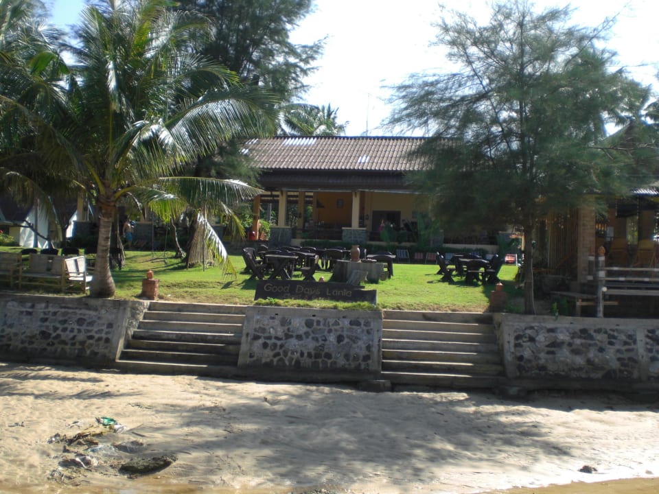 Restaurant vom Beach aus fotografiert Gooddays Lanta Beach Resort