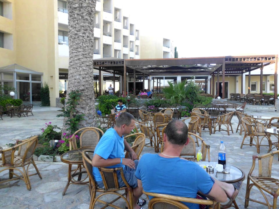 Terrasse zum gemütlichen Sitzen Dessole Dolphin Bay Resort