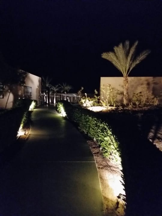 Auch im Dunkeln sehr schön beleuchtet Steigenberger Makadi Hotel - Adults only