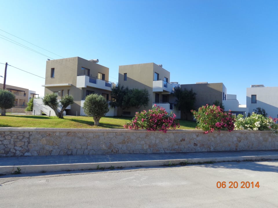 Przed hotelem Atlantica Mikri Poli Rhodes