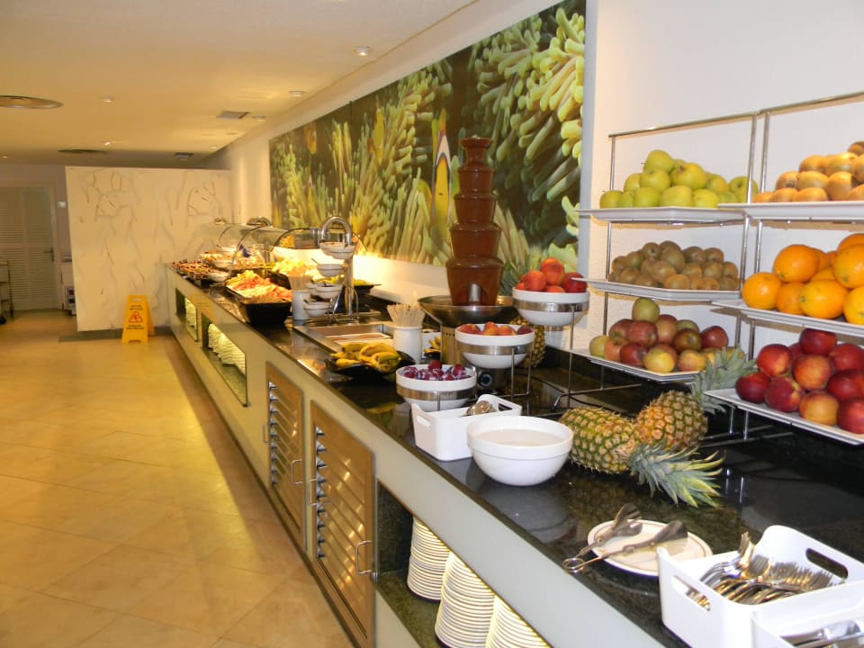 Nachspeisenbuffet mit Schokobrunnen Iberostar Waves Ciudad Blanca