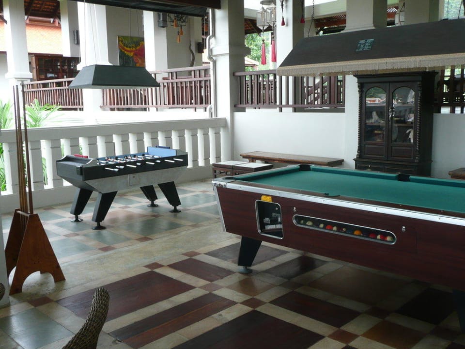 Billard und Tischfußball in der Bar Khaolak Laguna Resort