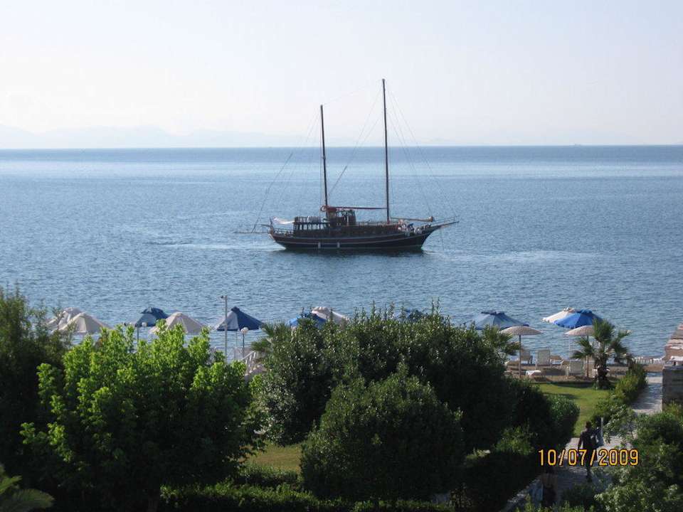Ausflugschiff vom Eretria Brown Beach Eretria