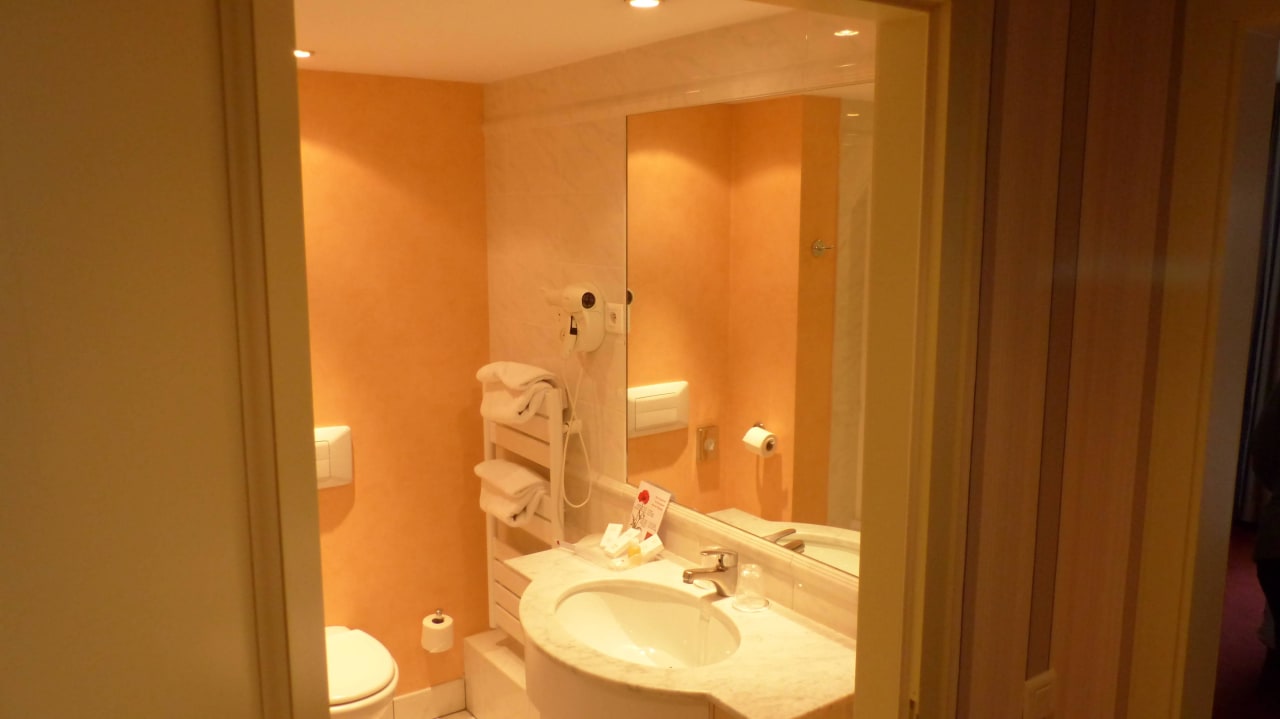 Schönes großes Badezimmer Hotel Le Jean-Sébastien Bach Strasbourg