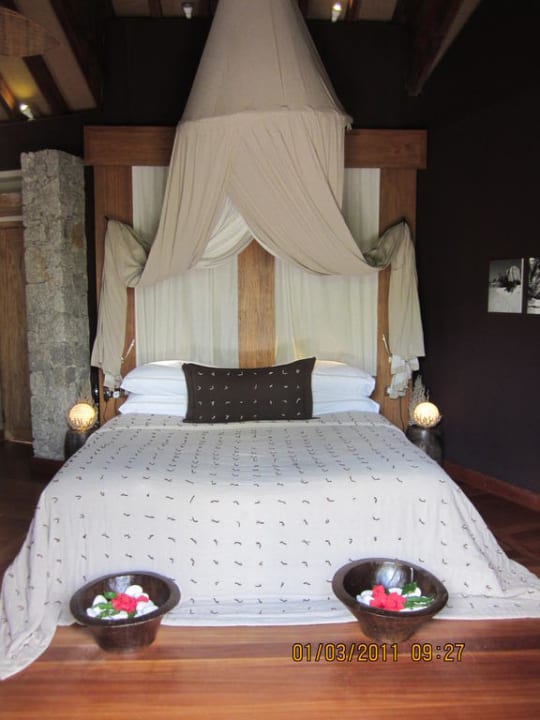 Traumhaftes Bett mit (unnötigem) Moskitonetz Le Domaine de l'Orangeraie