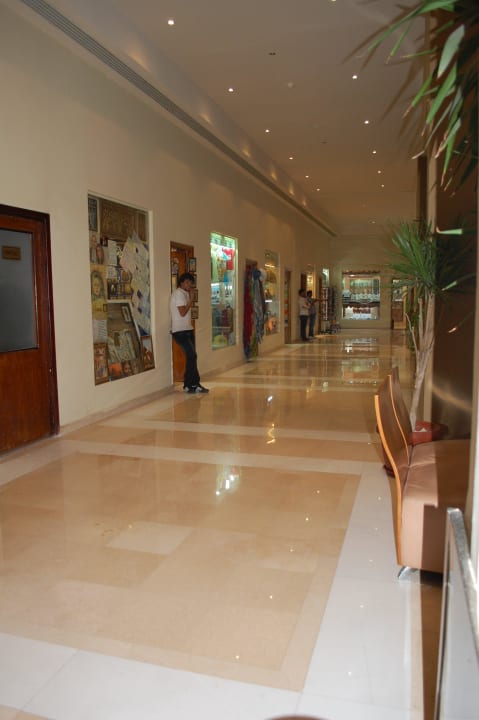 Магазинчики у лобби бара Prima Life Makadi Resort