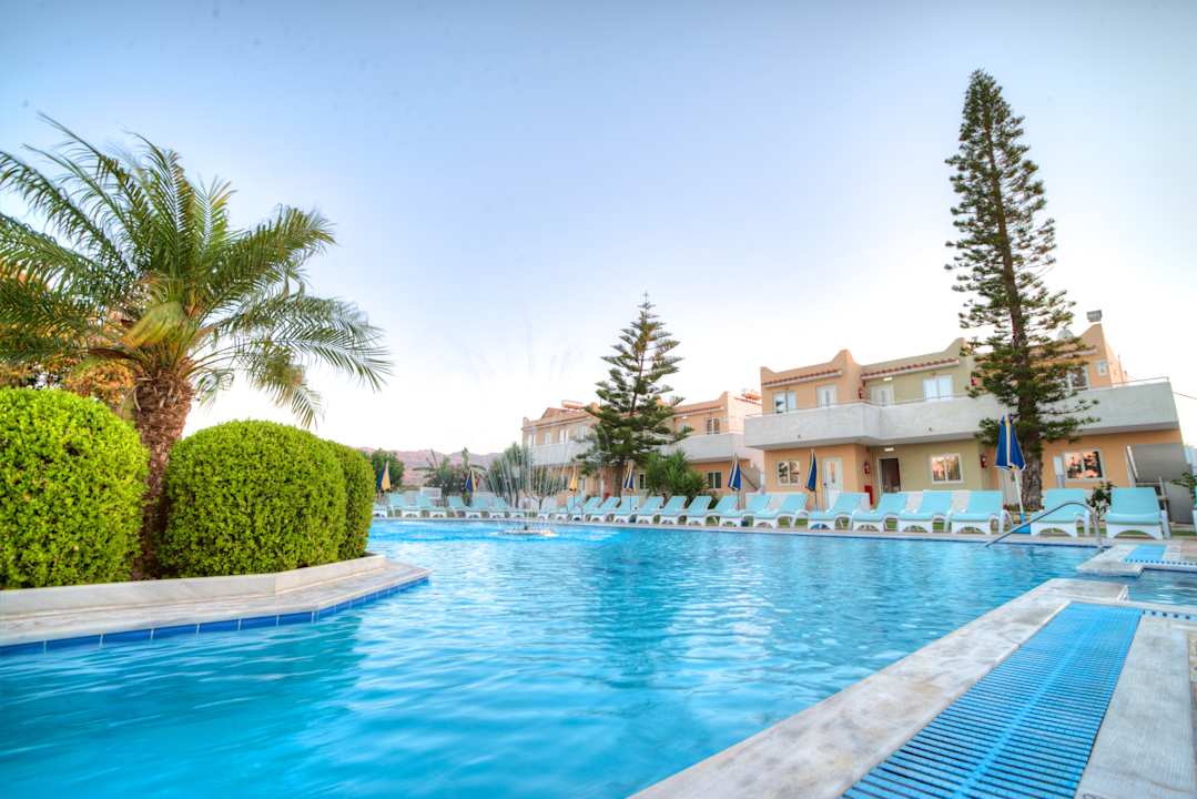 Pool Apartments Lenaki