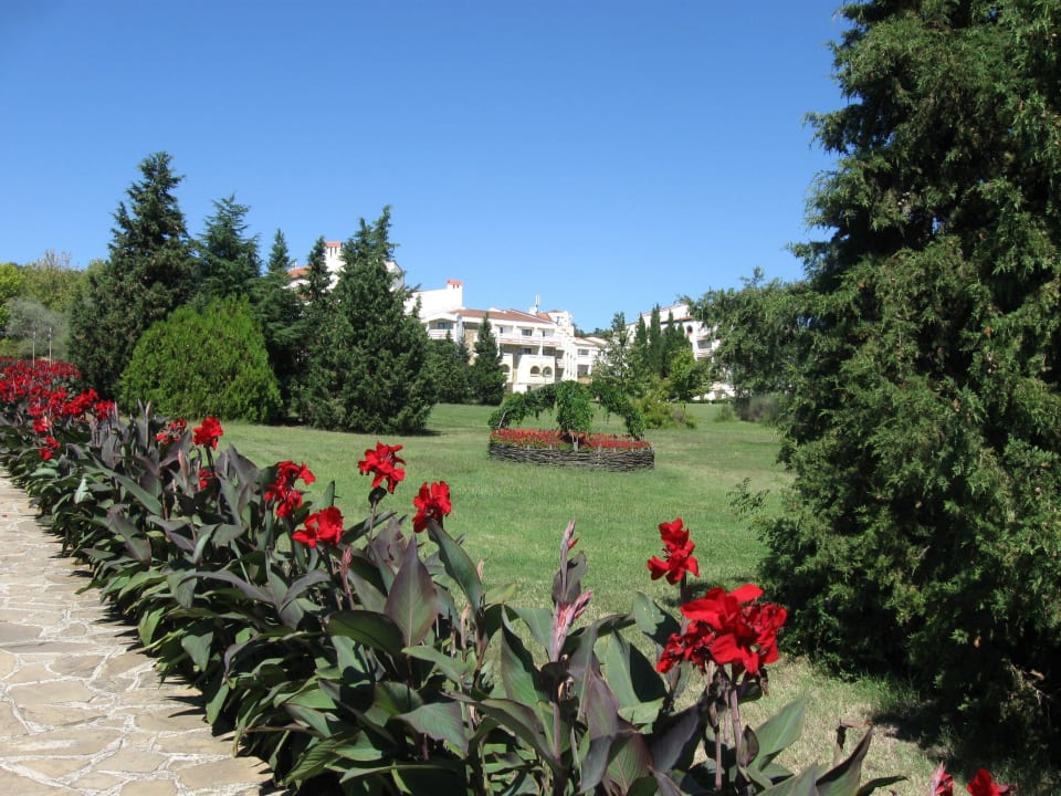 Blumenweg vom Strand zum Hotel Duni Royal Pelican Resort