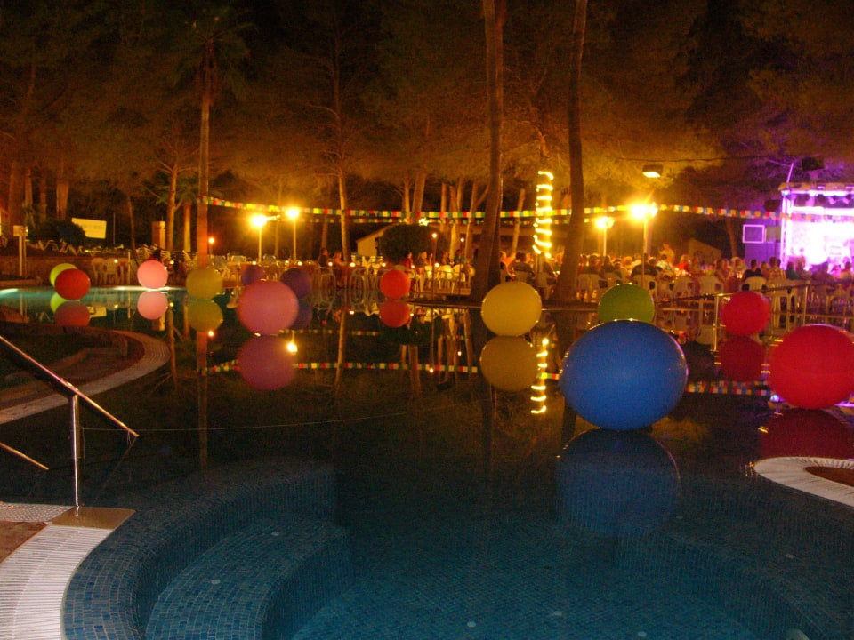 Abendstimmung an der Aussenbühne Valentin Grand Park Suite Hotel