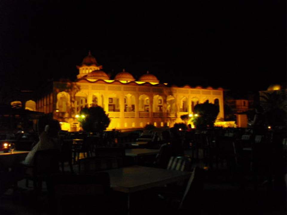 Das Restaurant bei Nacht Güral Premier Belek