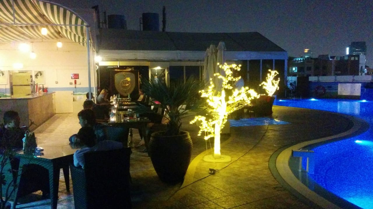 Anends an der Poolbar Holiday Inn Bur Dubai - Embassy District