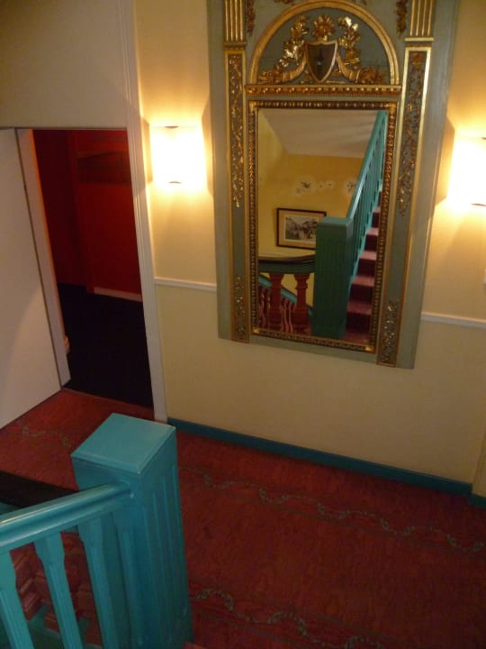 Schöner Spiegel im Treppenhaus Hotel Gutenberg