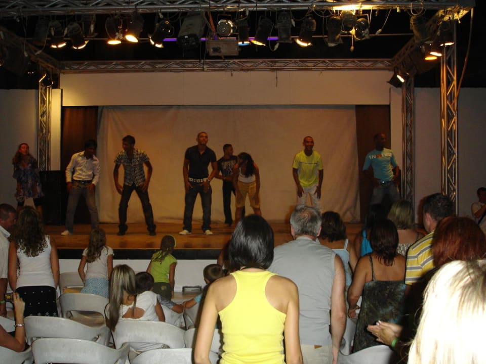 Show time Seagull Beach Resort