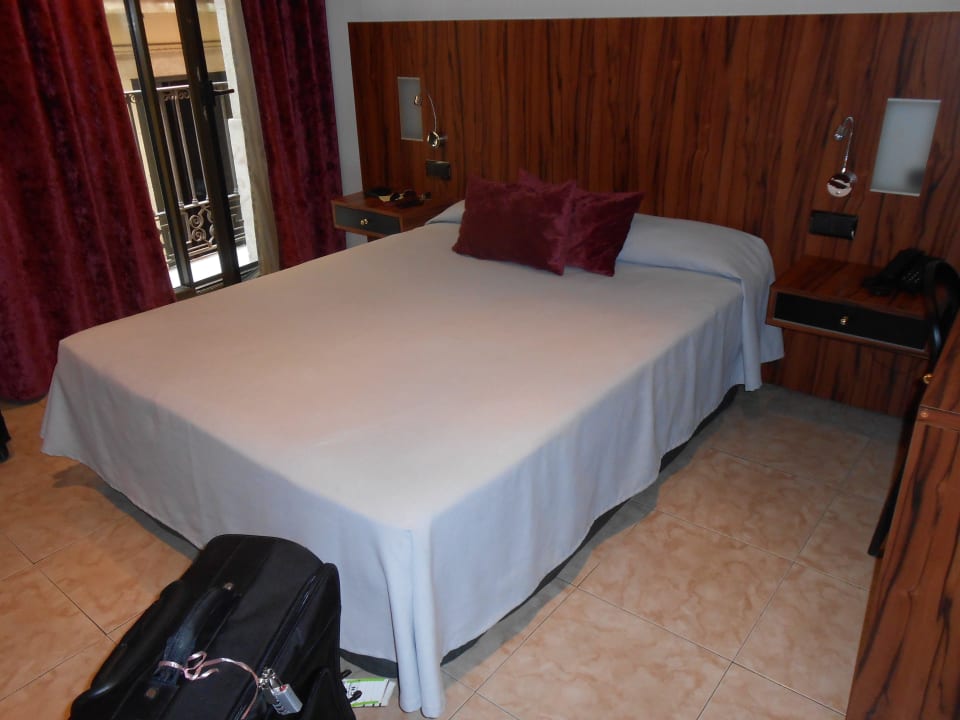 Bett und Balkon Hotel California