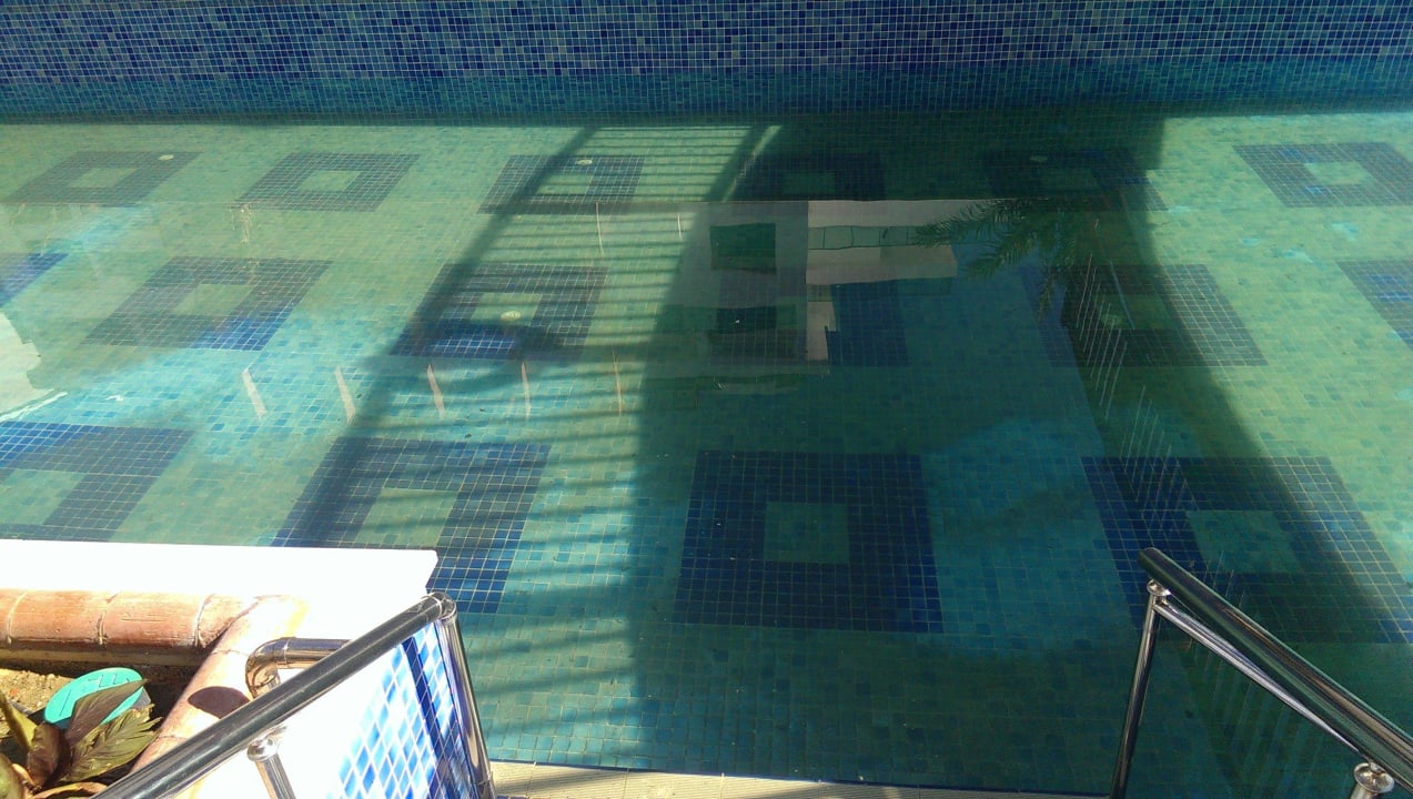 Diesen Blick hat man im Außenpool Port Nature Luxury Resort & Spa