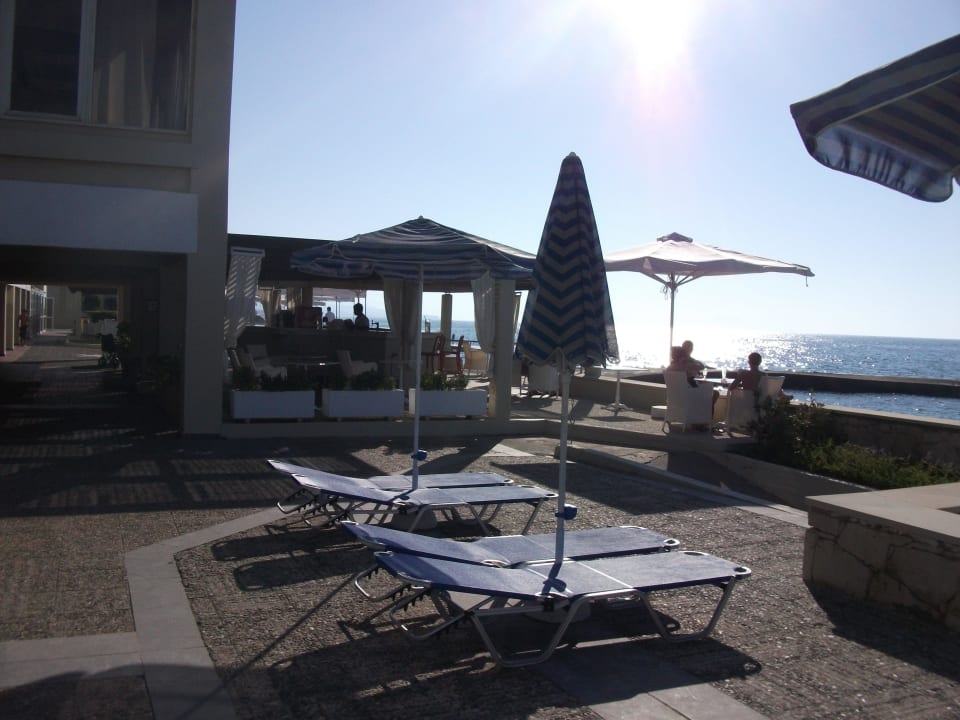 Liegen und Bar Grecotel LUXME White