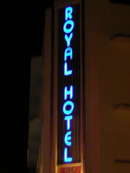 Hotel von Aussen bei Nacht Hotel Royal South Beach