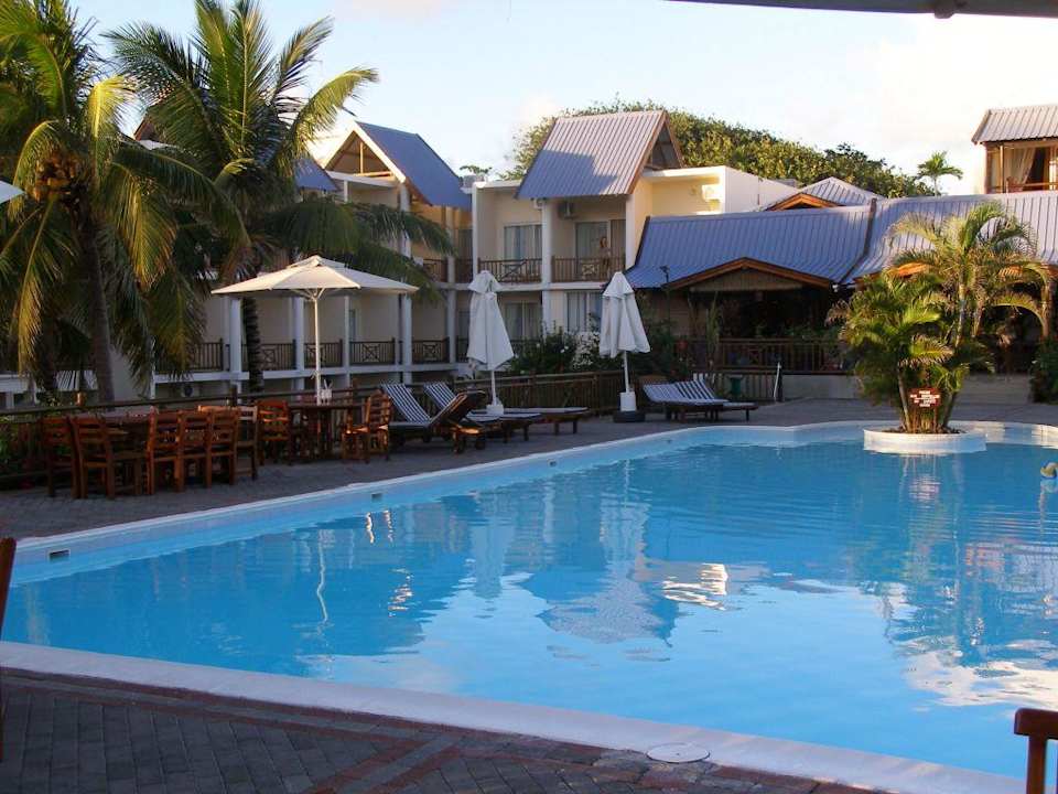 Pool Le Peninsula Bay Beach Resort & Spa