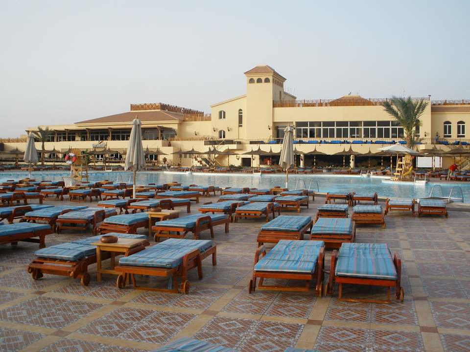 Blick auf das Hauptgebäude Pickalbatros Dana Beach Resort - Hurghada