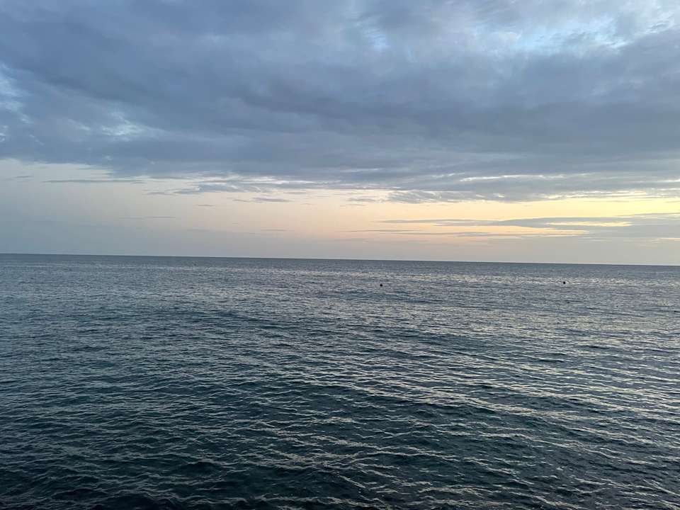 Strand Adin Resort Hotel