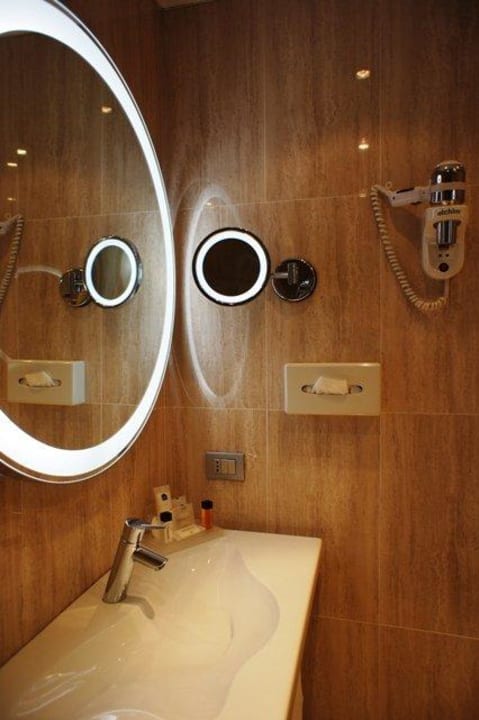 Bagno camera deluxe Best Western Plus Executive Hotel & Suites