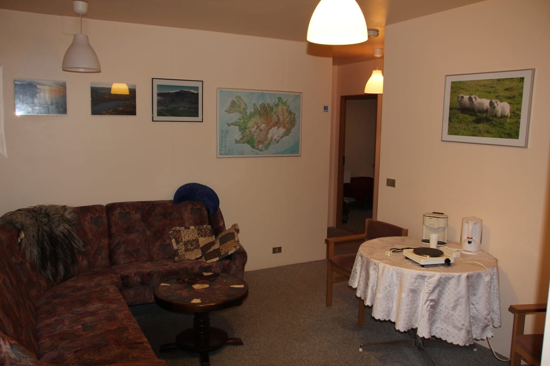Aufenthaltsbereich vor den Zimmern Litla-Hof Guesthouse