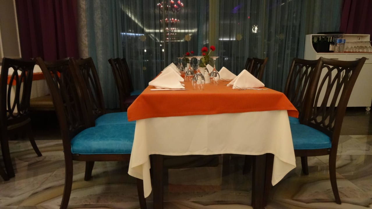Im Hauptrestaurant Royal Taj Mahal Hotel