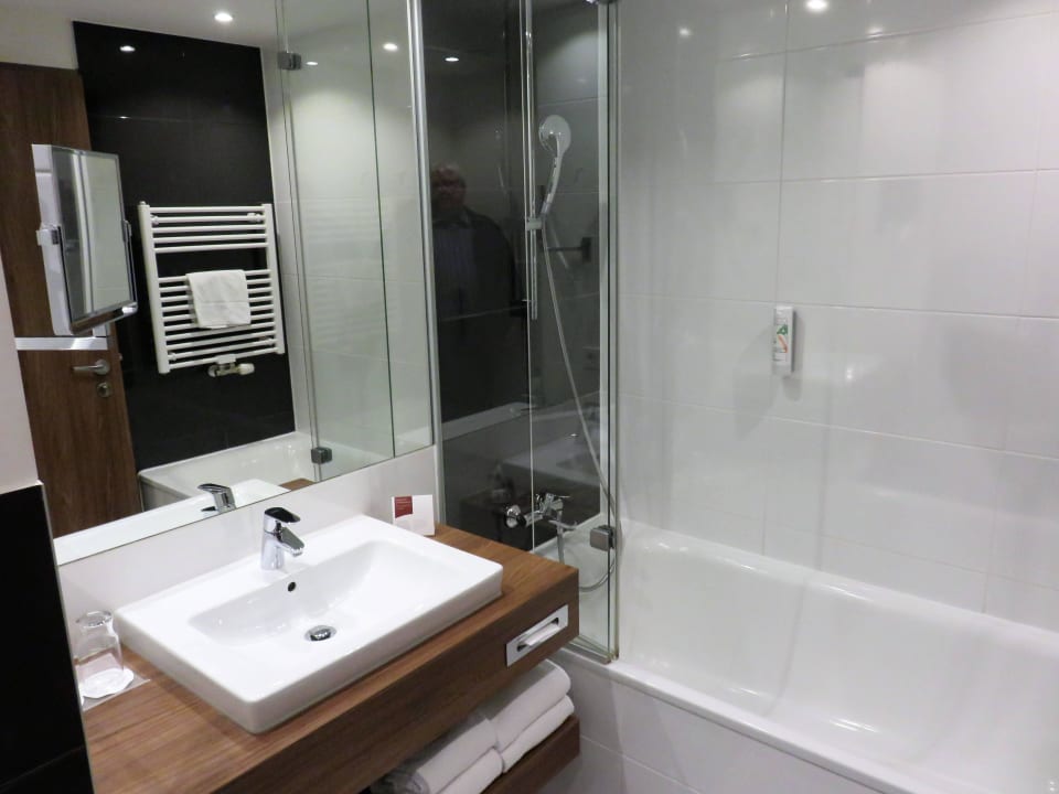 Badezimmer  Austria Trend Hotel Doppio
