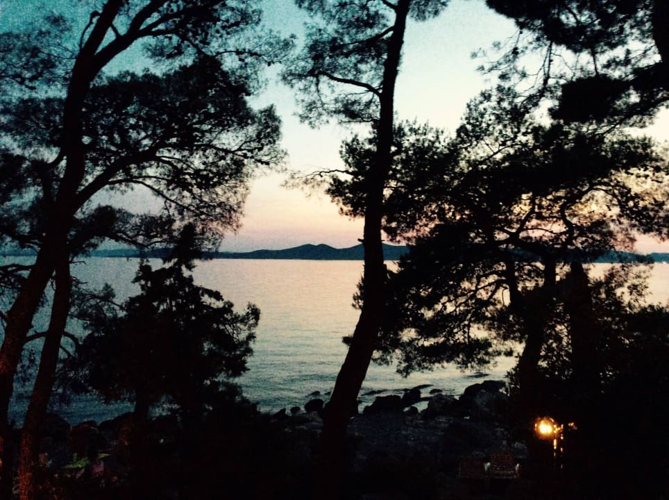 Blick von der Bar aufs Meer Pine Beach Pakostane